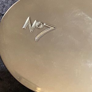 No.7 translucent loose setting powder